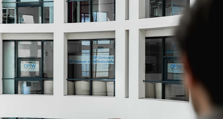 Fensterfront des OP-Zentrum OPIW im Atrium Bad Wilhelmshöhe Kassel